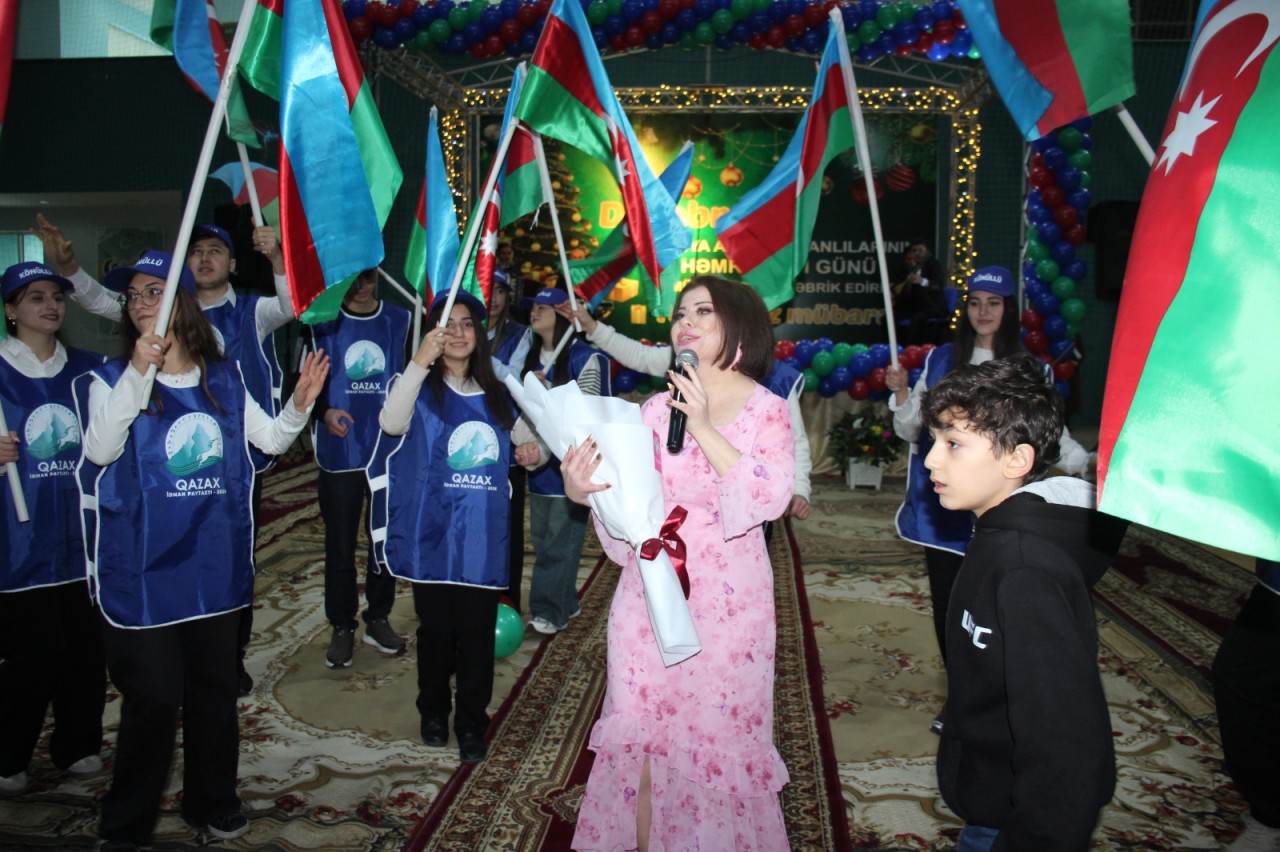 Qazaxda “Birlik və Həmrəyliklə yeni ilə doğru” adlı bayram tədbiri keçirildi - FOTOLAR